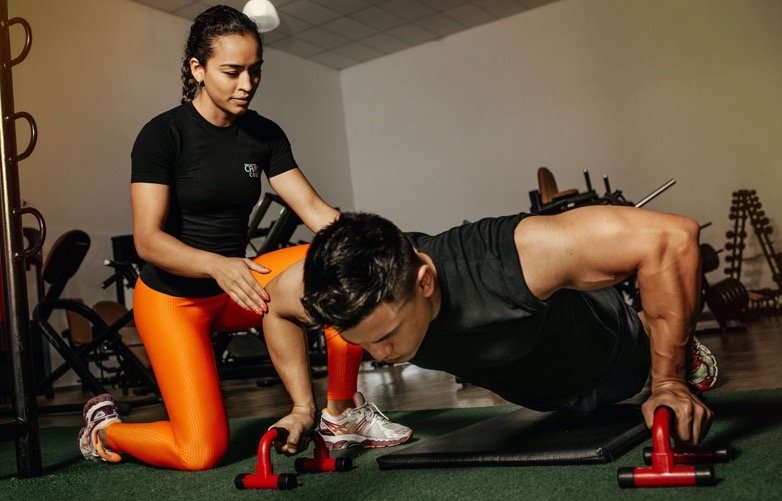man and women personal trainer